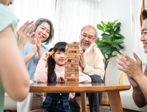 在家與長者玩小遊戲  延緩退化增進感情, 嘉頤優質護老院，政府甲一級安老院/老人院，24小時專業護理，註冊西醫定期到診,